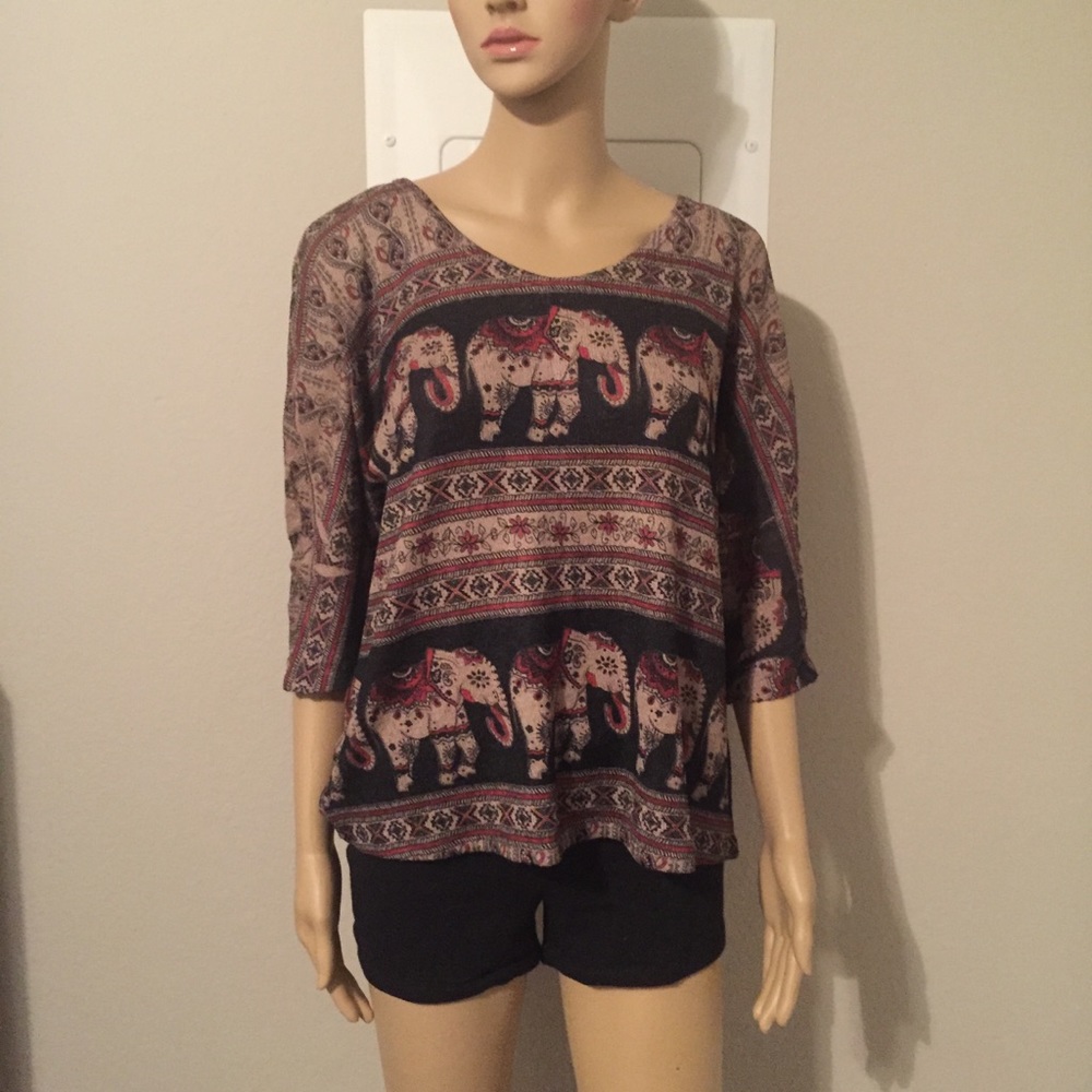 ⭐️5 STAR rated JACQUELINE taupe tribal print top - Picture 3 of 5